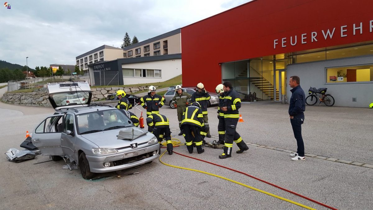 Monatsübung Verkehrsunfall